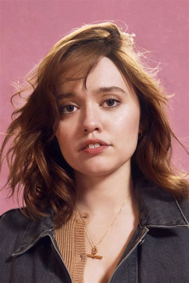 Aimee Lou Wood Biography, Instagram, Age, Agency, Net Worth, Series, Wikipedia, Relationship, Height, Boyfriend