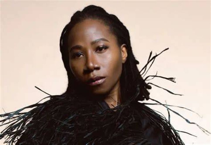 Asa Biography, Age, Songs, Net Worth, Height, Pictures, Boyfriend, Husband, Awards, Relationship