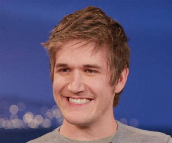 Bo Burnham Bio, Age, YouTube, Net Worth, iMDB, House, Twitter, Wife, Wiki, Partner, Height
