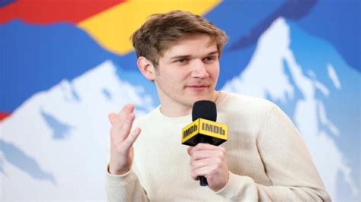 Bo Burnham Biography, Age, YouTube, Net Worth, iMDB, House, Twitter, Wife, Wikipedia, Partner, Height