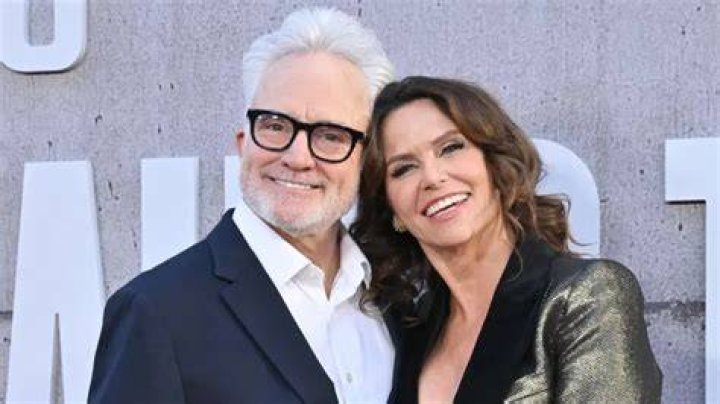 Bradley Whitford Biography, Wife, Age, Children, Net Worth, Parents, Movies, Height, Marvel, IMDb, Twitter, Wikipedia, Instagram