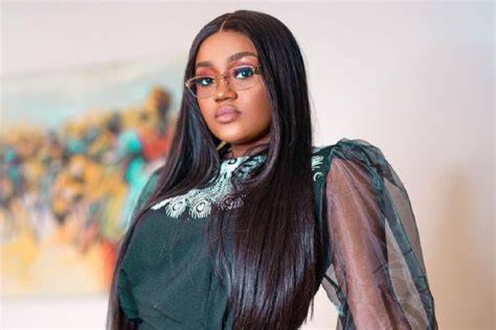 Chioma Avril Rowland Bio, Age, Net Worth, Husband, Davido, Baby, Father, Mother, Pictures, Wiki