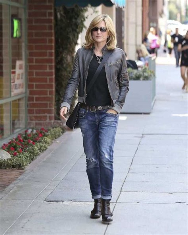 Courtney Thorne-Smith Bio, Instagram, Age, Net Worth, Husband, Wikipedia, Hairstyle, IMDb, Diet, TV Shows