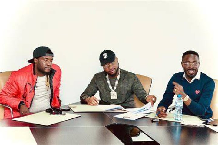 Deinde signed by Davido