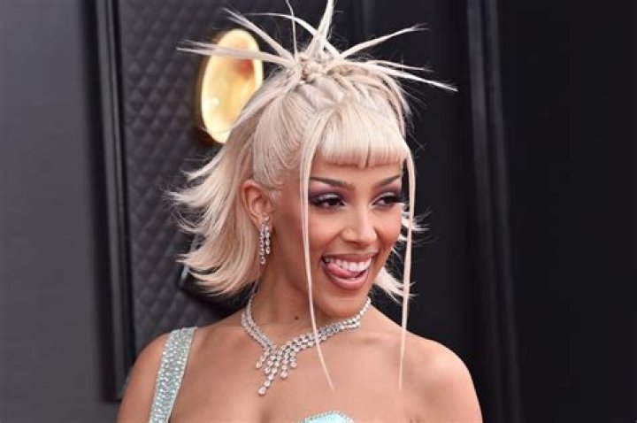 Doja Cat Biography, Age, Height, Net Worth, Father, Siblings, Mother, Instagram, Ethnic, Boyfriend, Wiki