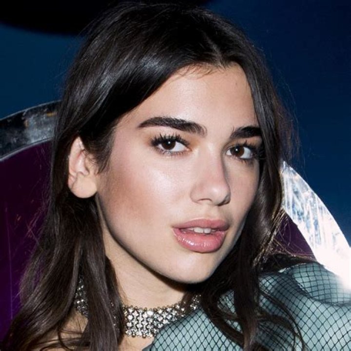 Dua Lipa Bio, Net Worth, Age, Real Name, Boyfriends, Instagram, Wikipedia, Songs, Albums, Sibling