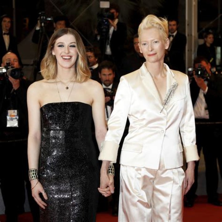 Honor Swinton Byrne Biography, Age, Instagram, Father, Parents, Images, Boyfriend, Twin, Movies, Height, Partner
