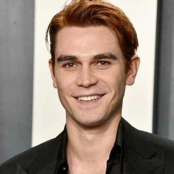KJ Apa, Movies, Net Worth, Tv Shows, Age, Dad, Tattoos, IMDb, Girlfriend, Height