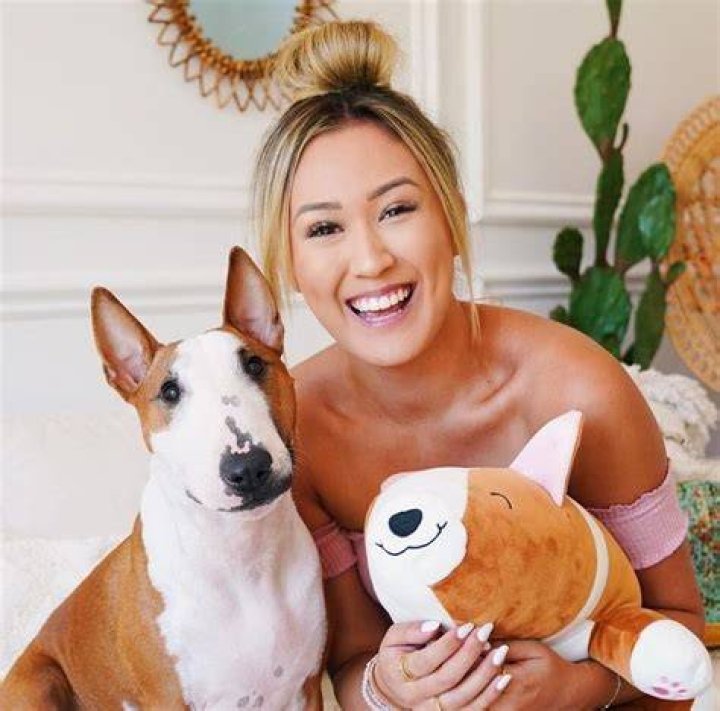 LaurDIY Biography