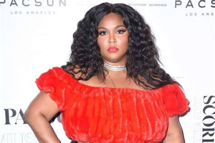 Lizzo Songs, Net Worth, Truth Hurts, Age, Weight, Height, Boyfriend, Siblings