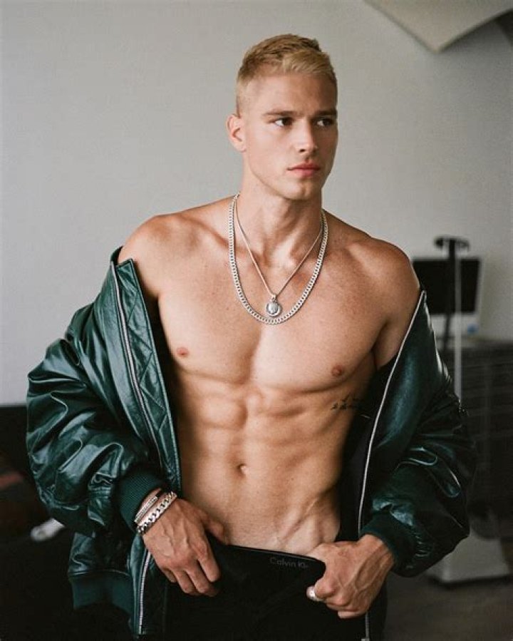 MATTHEW NOSZKA: Relaxed With Perfect Fashion Tips by Kat Irlin | Image Amplified