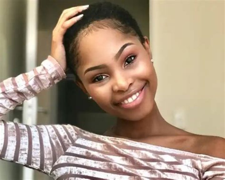 Nandi Mbatha Bio, Siblings, Age, Net Worth, Car, Parents, House, Tattoo, Family, Birthday, Wiki, Boyfriend