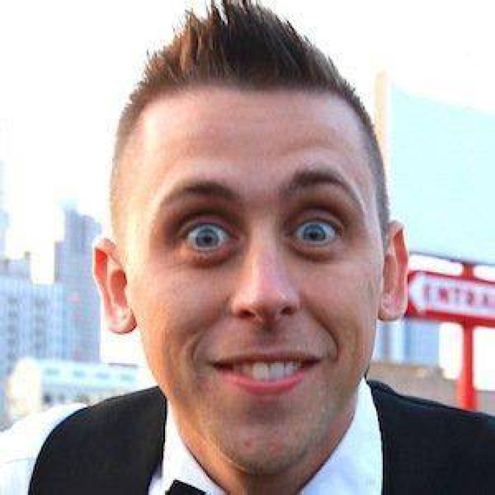 Roman Atwood Bio, Age, House, Net Worth, Mom, Baby, Wife, Twitter, Wiki, New House, Height