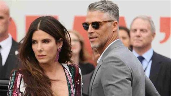 Sandra Bullock Bio, Husband, Age, Net Worth, Instagram, Wikipedia, Height, Movies, Boyfriend, Son, Keanu Reeves