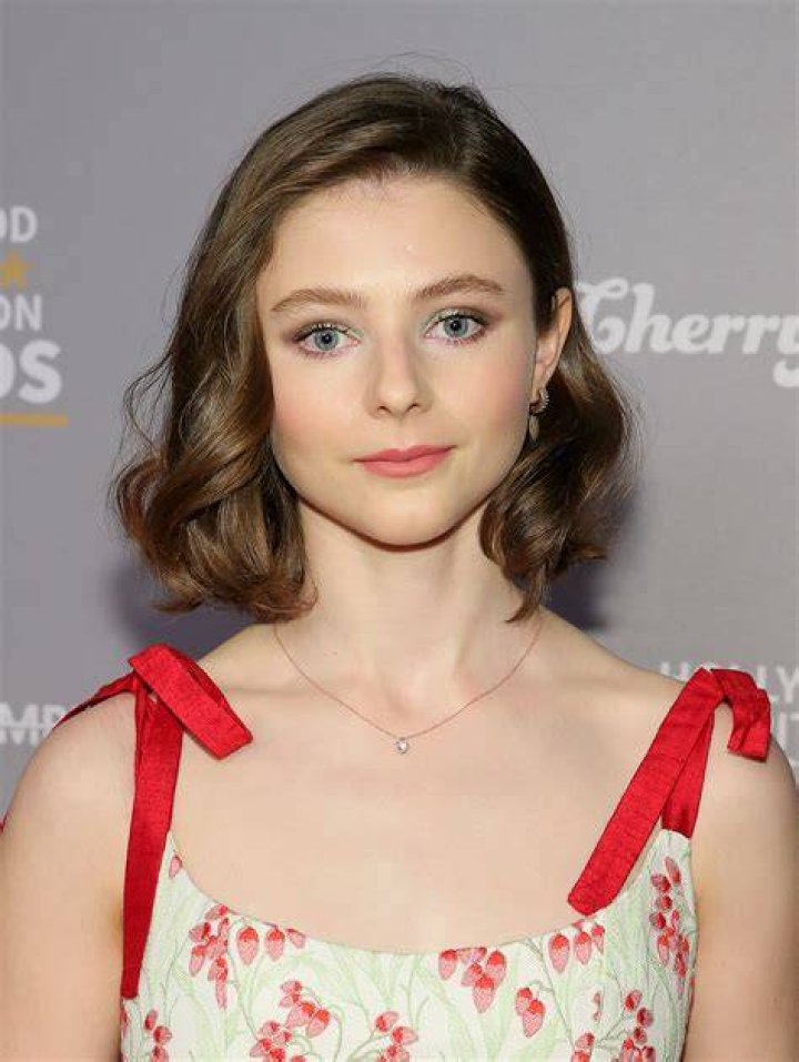Thomasin McKenzie Biography, Age, Net Worth, Height, Boyfriend, Religion, IMDb, Interview, Instagram, Hobbit, Wikipedia