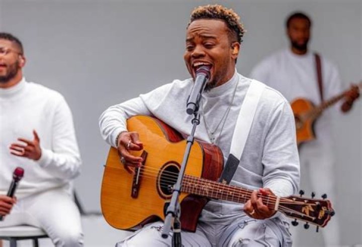 Travis Greene Biography, Age, Songs, Net Worth, Wife, Pictures, Wiki