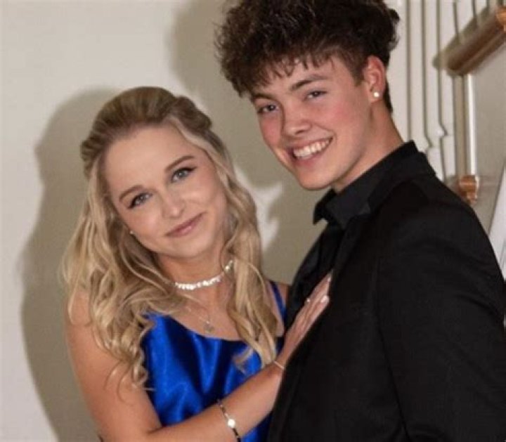 Zach Herron Bio, Age, Girlfriend, Height, Twitter, Net Worth, Birthday, Wikipedia