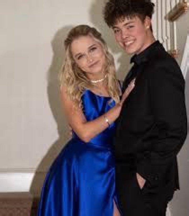 Zach Herron Biography, Age, Girlfriend, Height, Twitter, Net Worth, Birthday, Wiki